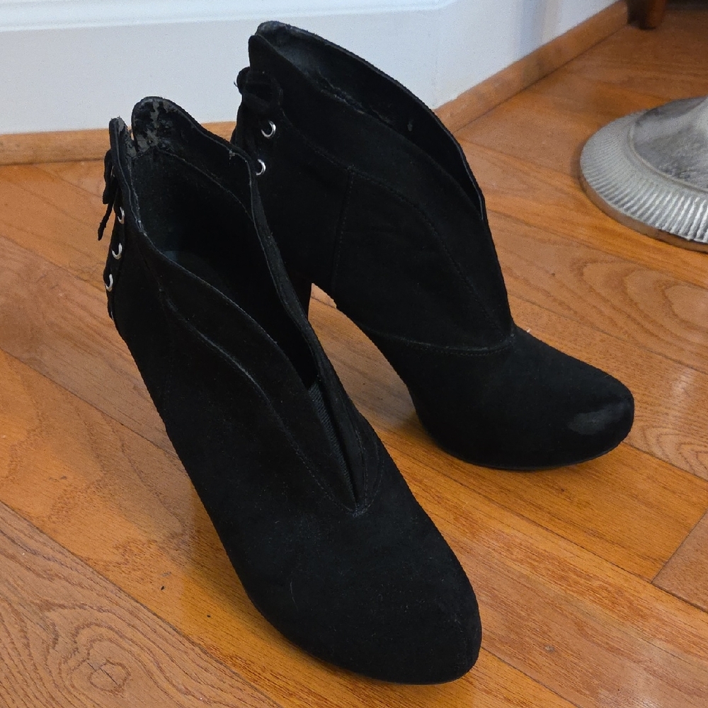 Elegant High Platform Black Women's Ankle Boots- GUESS. NEVER WORN. 8